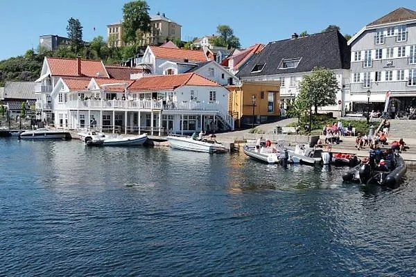 Sjarmerende Stabbur, Pa Gardstun, Perfekt For 2 Casa de Férias Kragerø