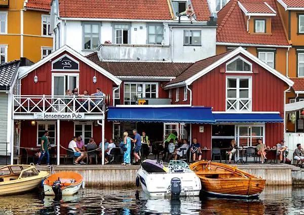 Sjarmerende Stabbur, Pa Gardstun, Perfekt For 2 Kragerø