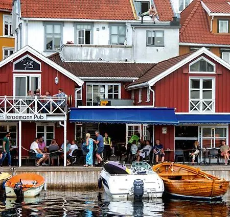 Sjarmerende Stabbur, Pa Gardstun, Perfekt For 2 Kragerø